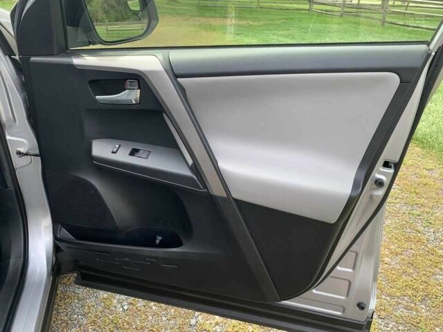 Тойота РАВ 4 2017 в Львове на Automoto.ua Серый Тойота РАВ 4, объемом двигателя 2.5 л и пробегом 60 тыс. км за 6900 $, фото 16 на Automoto.ua