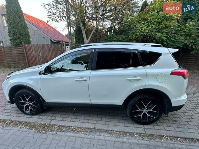 Тойота РАВ 4 2017 в Киеве на Automoto.ua Серый Тойота РАВ 4, объемом двигателя 2.23 л и пробегом 180 тыс. км за 22500 $, фото 7 на Automoto.ua