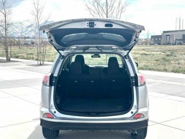 Тойота РАВ 4 2017 в Львове на Automoto.ua Серый Тойота РАВ 4, объемом двигателя 2.5 л и пробегом 87 тыс. км за 4900 $, фото 4 на Automoto.ua