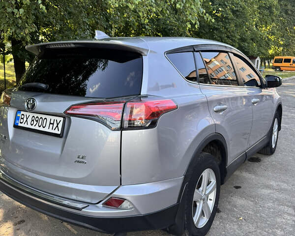 Тойота РАВ 4 2017 у Хмельницькому на Automoto.ua Сірий Тойота РАВ 4, об'ємом двигуна 2.49 л та пробігом 147 тис. км за 16800 $, фото 8 на Automoto.ua