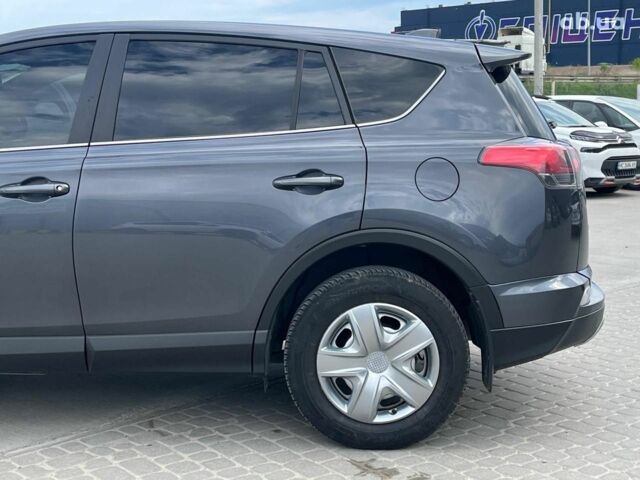 Тойота РАВ 4 2017 в Львове на Automoto.ua Серый Тойота РАВ 4, объемом двигателя 2.5 л и пробегом 143 тыс. км за 23990 $, фото 4 на Automoto.ua