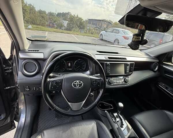 Тойота РАВ 4 2017 в Харькове на Automoto.ua Серый Тойота РАВ 4, объемом двигателя 2.49 л и пробегом 118 тыс. км за 22000 $, фото 22 на Automoto.ua