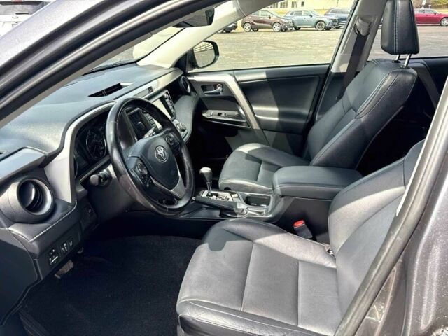 Тойота РАВ 4 2017 у Чернігові на Automoto.ua Сірий Тойота РАВ 4, об'ємом двигуна 2.5 л та пробігом 53 тис. км за 16400 $, фото 6 на Automoto.ua