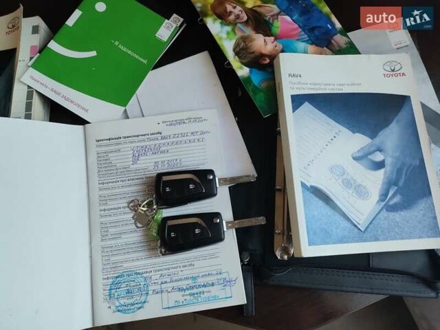 Сірий Тойота РАВ 4, об'ємом двигуна 2.23 л та пробігом 156 тис. км за 19650 $, фото 28 на Automoto.ua