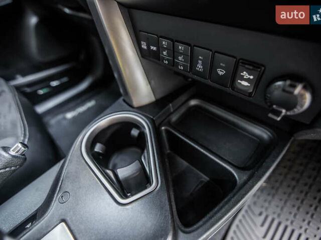 Сірий Тойота РАВ 4, об'ємом двигуна 2.23 л та пробігом 180 тис. км за 22490 $, фото 17 на Automoto.ua