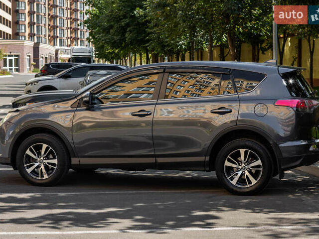 Тойота РАВ 4 2017 в Киеве на Automoto.ua Серый Тойота РАВ 4, объемом двигателя 2.23 л и пробегом 180 тыс. км за 23000 $, фото 2 на Automoto.ua
