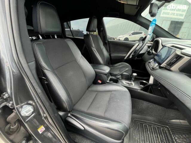 Тойота РАВ 4 2017 в Львове на Automoto.ua Серый Тойота РАВ 4, объемом двигателя 2.5 л и пробегом 143 тыс. км за 23990 $, фото 10 на Automoto.ua