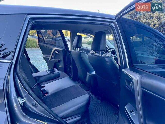 Тойота РАВ 4 2017 в Одессе на Automoto.ua Серый Тойота РАВ 4, объемом двигателя 2.49 л и пробегом 176 тыс. км за 21800 $, фото 25 на Automoto.ua