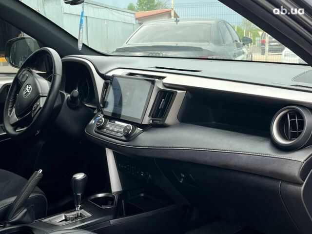 Тойота РАВ 4 2017 в Львове на Automoto.ua Серый Тойота РАВ 4, объемом двигателя 2.5 л и пробегом 143 тыс. км за 23990 $, фото 12 на Automoto.ua