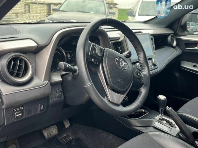 Тойота РАВ 4 2017 в Львове на Automoto.ua Серый Тойота РАВ 4, объемом двигателя 2.5 л и пробегом 143 тыс. км за 23990 $, фото 28 на Automoto.ua