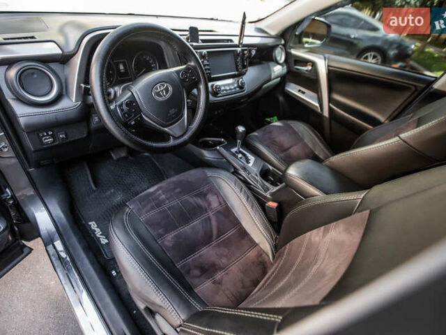 Тойота РАВ 4 2017 в Киеве на Automoto.ua Серый Тойота РАВ 4, объемом двигателя 2.23 л и пробегом 180 тыс. км за 23000 $, фото 7 на Automoto.ua