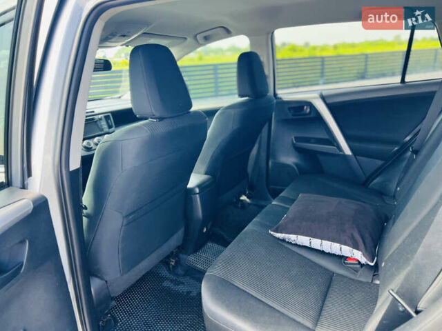 Сірий Тойота РАВ 4, об'ємом двигуна 2.49 л та пробігом 149 тис. км за 16300 $, фото 17 на Automoto.ua