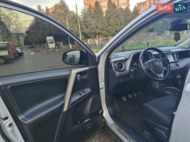 Сірий Тойота РАВ 4, об'ємом двигуна 2.23 л та пробігом 156 тис. км за 19650 $, фото 4 на Automoto.ua
