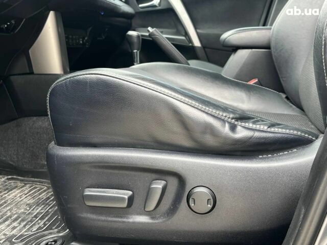 Тойота РАВ 4 2017 в Львове на Automoto.ua Серый Тойота РАВ 4, объемом двигателя 2.5 л и пробегом 143 тыс. км за 23990 $, фото 17 на Automoto.ua