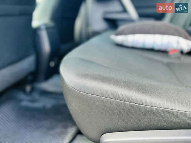 Сірий Тойота РАВ 4, об'ємом двигуна 2.49 л та пробігом 149 тис. км за 16300 $, фото 15 на Automoto.ua