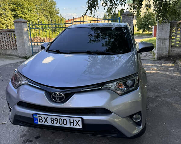 Тойота РАВ 4 2017 у Хмельницькому на Automoto.ua Сірий Тойота РАВ 4, об'ємом двигуна 2.49 л та пробігом 147 тис. км за 16800 $, фото 2 на Automoto.ua