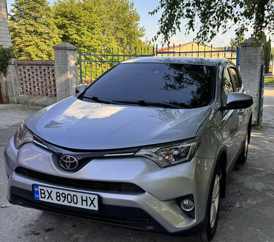 Тойота РАВ 4 2017 у Хмельницькому на Automoto.ua Сірий Тойота РАВ 4, об'ємом двигуна 2.49 л та пробігом 147 тис. км за 16800 $, фото 3 на Automoto.ua