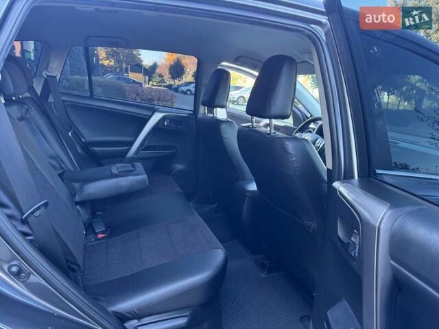 Тойота РАВ 4 2017 в Одессе на Automoto.ua Серый Тойота РАВ 4, объемом двигателя 2.49 л и пробегом 176 тыс. км за 21800 $, фото 22 на Automoto.ua