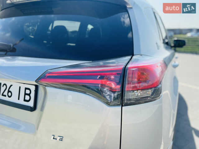 Сірий Тойота РАВ 4, об'ємом двигуна 2.49 л та пробігом 149 тис. км за 16300 $, фото 14 на Automoto.ua