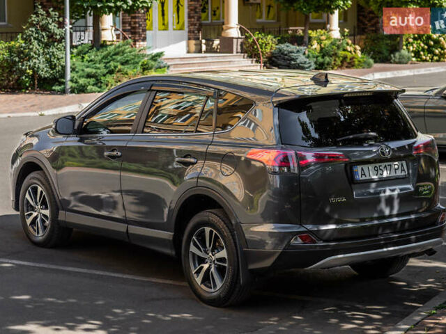 Сірий Тойота РАВ 4, об'ємом двигуна 2.23 л та пробігом 180 тис. км за 22490 $, фото 1 на Automoto.ua