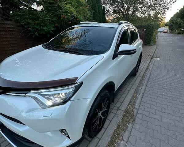 Тойота РАВ 4 2017 в Киеве на Automoto.ua Серый Тойота РАВ 4, объемом двигателя 2.23 л и пробегом 180 тыс. км за 22500 $, фото 13 на Automoto.ua