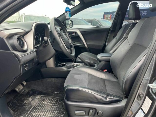 Тойота РАВ 4 2017 в Львове на Automoto.ua Серый Тойота РАВ 4, объемом двигателя 2.5 л и пробегом 143 тыс. км за 23990 $, фото 30 на Automoto.ua