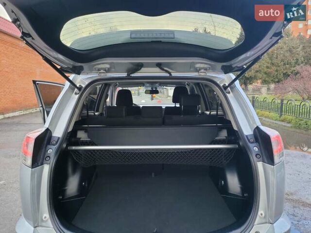 Сірий Тойота РАВ 4, об'ємом двигуна 2.23 л та пробігом 156 тис. км за 19650 $, фото 16 на Automoto.ua