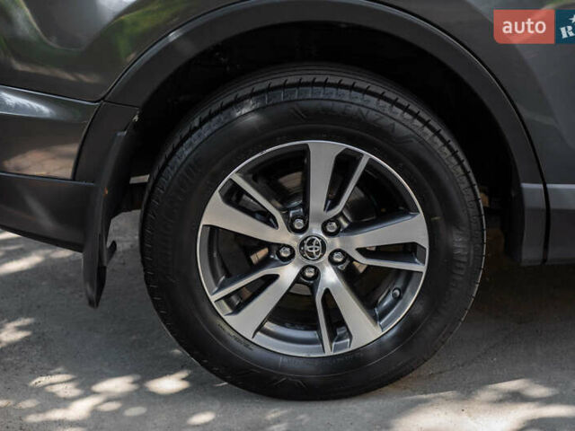 Тойота РАВ 4 2017 в Киеве на Automoto.ua Серый Тойота РАВ 4, объемом двигателя 2.23 л и пробегом 180 тыс. км за 23000 $, фото 3 на Automoto.ua