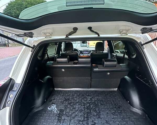 Тойота РАВ 4 2017 в Киеве на Automoto.ua Серый Тойота РАВ 4, объемом двигателя 2.23 л и пробегом 180 тыс. км за 22500 $, фото 10 на Automoto.ua