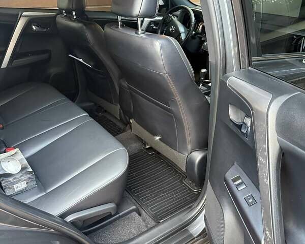 Тойота РАВ 4 2017 у Києві на Automoto.ua Сірий Тойота РАВ 4, об'ємом двигуна 1.99 л та пробігом 223 тис. км за 19500 $, фото 3 на Automoto.ua