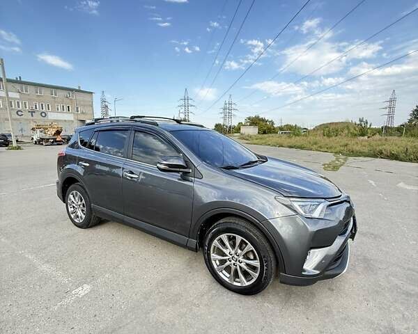 Тойота РАВ 4 2017 в Харькове на Automoto.ua Серый Тойота РАВ 4, объемом двигателя 2.49 л и пробегом 118 тыс. км за 22000 $, фото 10 на Automoto.ua