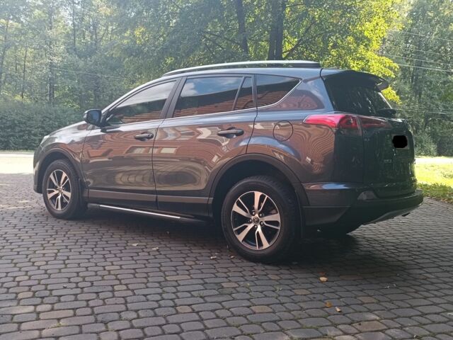 Сірий Тойота РАВ 4, об'ємом двигуна 2 л та пробігом 175 тис. км за 22500 $, фото 4 на Automoto.ua