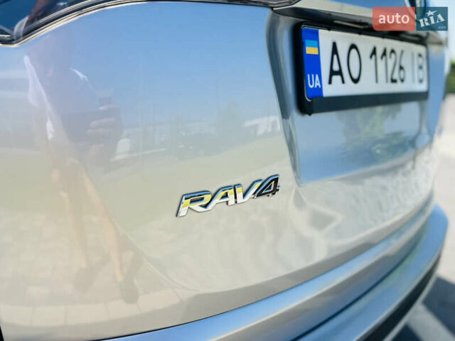 Сірий Тойота РАВ 4, об'ємом двигуна 2.49 л та пробігом 149 тис. км за 16300 $, фото 12 на Automoto.ua
