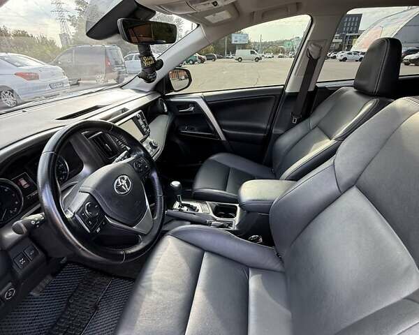 Тойота РАВ 4 2017 в Харькове на Automoto.ua Серый Тойота РАВ 4, объемом двигателя 2.49 л и пробегом 118 тыс. км за 22000 $, фото 32 на Automoto.ua