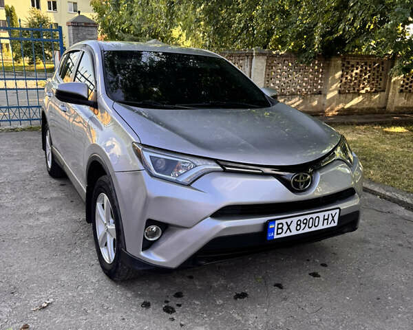 Тойота РАВ 4 2017 у Хмельницькому на Automoto.ua Сірий Тойота РАВ 4, об'ємом двигуна 2.49 л та пробігом 147 тис. км за 16800 $, фото 7 на Automoto.ua