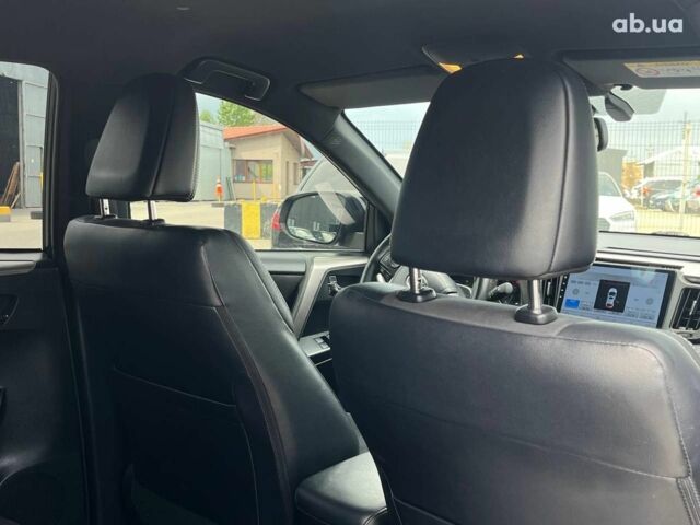 Тойота РАВ 4 2017 в Львове на Automoto.ua Серый Тойота РАВ 4, объемом двигателя 2.5 л и пробегом 143 тыс. км за 23990 $, фото 16 на Automoto.ua