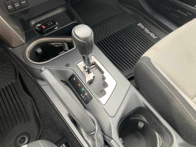 Тойота РАВ 4 2017 в Львове на Automoto.ua Серый Тойота РАВ 4, объемом двигателя 2.5 л и пробегом 60 тыс. км за 6900 $, фото 19 на Automoto.ua