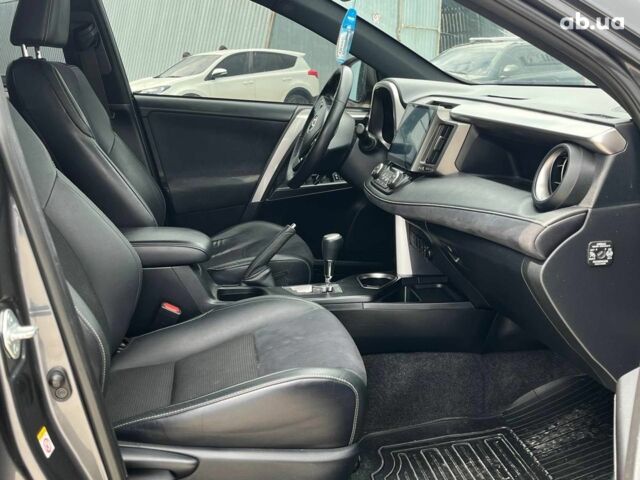 Тойота РАВ 4 2017 в Львове на Automoto.ua Серый Тойота РАВ 4, объемом двигателя 2.5 л и пробегом 143 тыс. км за 23990 $, фото 11 на Automoto.ua