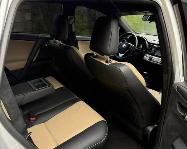 Серый Тойота РАВ 4, объемом двигателя 2.49 л и пробегом 14 тыс. км за 22000 $, фото 9 на Automoto.ua