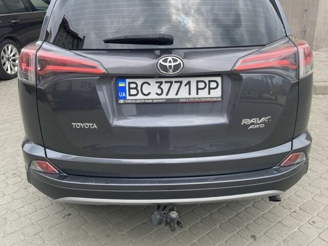 Сірий Тойота РАВ 4, об'ємом двигуна 2.2 л та пробігом 180 тис. км за 22200 $, фото 4 на Automoto.ua