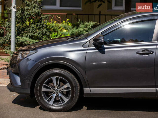 Тойота РАВ 4 2017 в Киеве на Automoto.ua Серый Тойота РАВ 4, объемом двигателя 2.23 л и пробегом 180 тыс. км за 23000 $, фото 30 на Automoto.ua