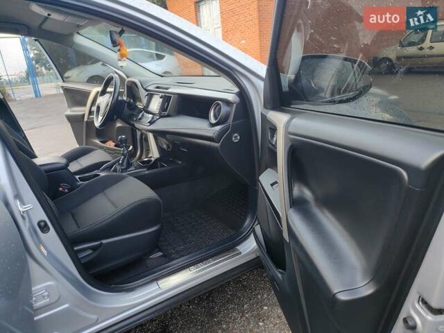 Сірий Тойота РАВ 4, об'ємом двигуна 2.23 л та пробігом 156 тис. км за 19650 $, фото 10 на Automoto.ua