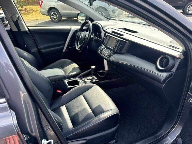 Тойота РАВ 4 2017 у Чернігові на Automoto.ua Сірий Тойота РАВ 4, об'ємом двигуна 2.5 л та пробігом 53 тис. км за 16400 $, фото 7 на Automoto.ua