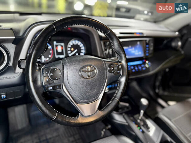 Сірий Тойота РАВ 4, об'ємом двигуна 2 л та пробігом 175 тис. км за 17900 $, фото 20 на Automoto.ua