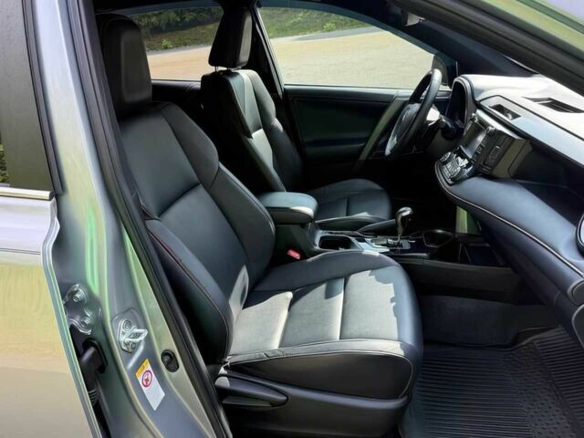 Тойота РАВ 4 2017 у Кривому Розі на Automoto.ua Сірий Тойота РАВ 4, об'ємом двигуна 2.5 л та пробігом 67 тис. км за 4500 $, фото 8 на Automoto.ua