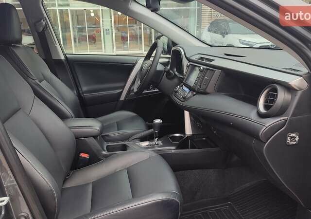 Серый Тойота РАВ 4, объемом двигателя 2.49 л и пробегом 155 тыс. км за 22748 $, фото 5 на Automoto.ua