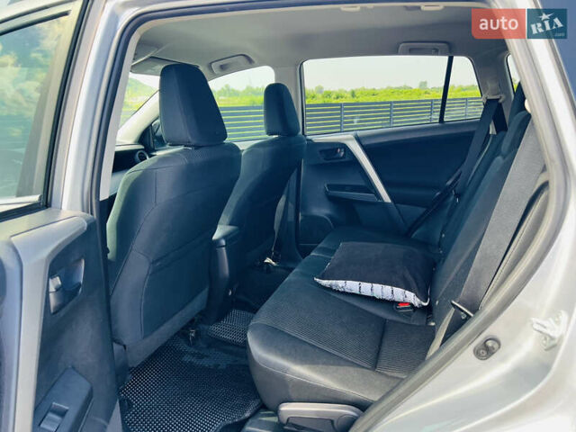 Сірий Тойота РАВ 4, об'ємом двигуна 2.49 л та пробігом 149 тис. км за 16300 $, фото 24 на Automoto.ua