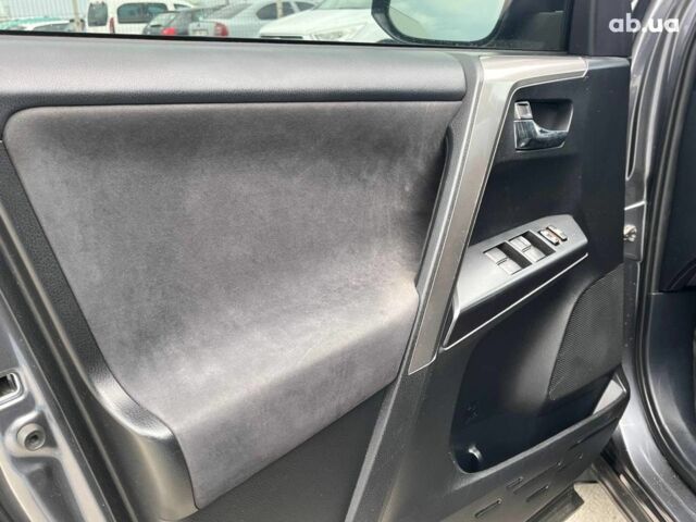 Тойота РАВ 4 2017 в Львове на Automoto.ua Серый Тойота РАВ 4, объемом двигателя 2.5 л и пробегом 143 тыс. км за 23990 $, фото 19 на Automoto.ua