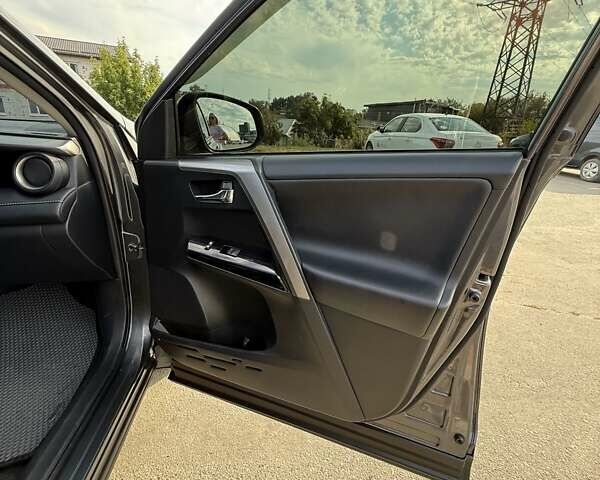 Тойота РАВ 4 2017 в Харькове на Automoto.ua Серый Тойота РАВ 4, объемом двигателя 2.49 л и пробегом 118 тыс. км за 22000 $, фото 15 на Automoto.ua
