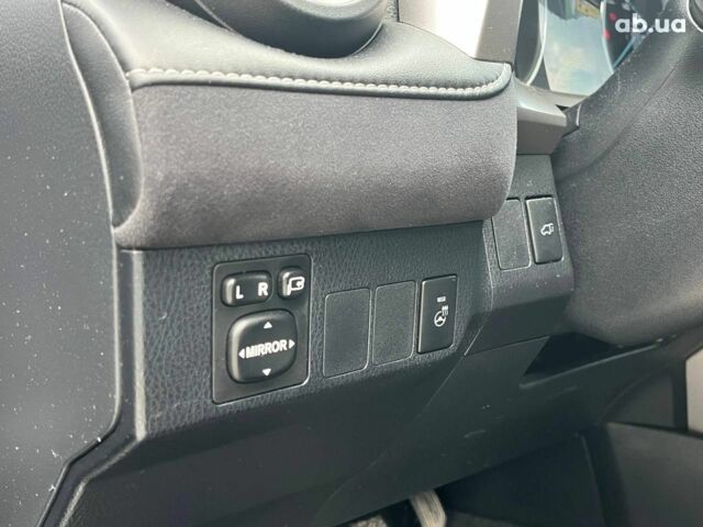 Тойота РАВ 4 2017 в Львове на Automoto.ua Серый Тойота РАВ 4, объемом двигателя 2.5 л и пробегом 143 тыс. км за 23990 $, фото 18 на Automoto.ua